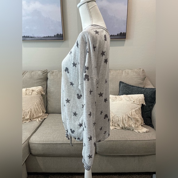 Disney womens long sleeve white/gray tshirt, Mickey/Star pattern size Medium. - Picture 3 of 6